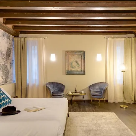 Palazzo Duomo In Center Apartment *