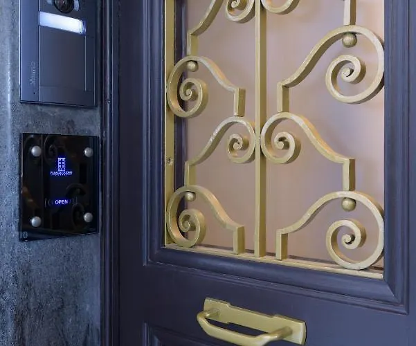 Palazzo Duomo In Center